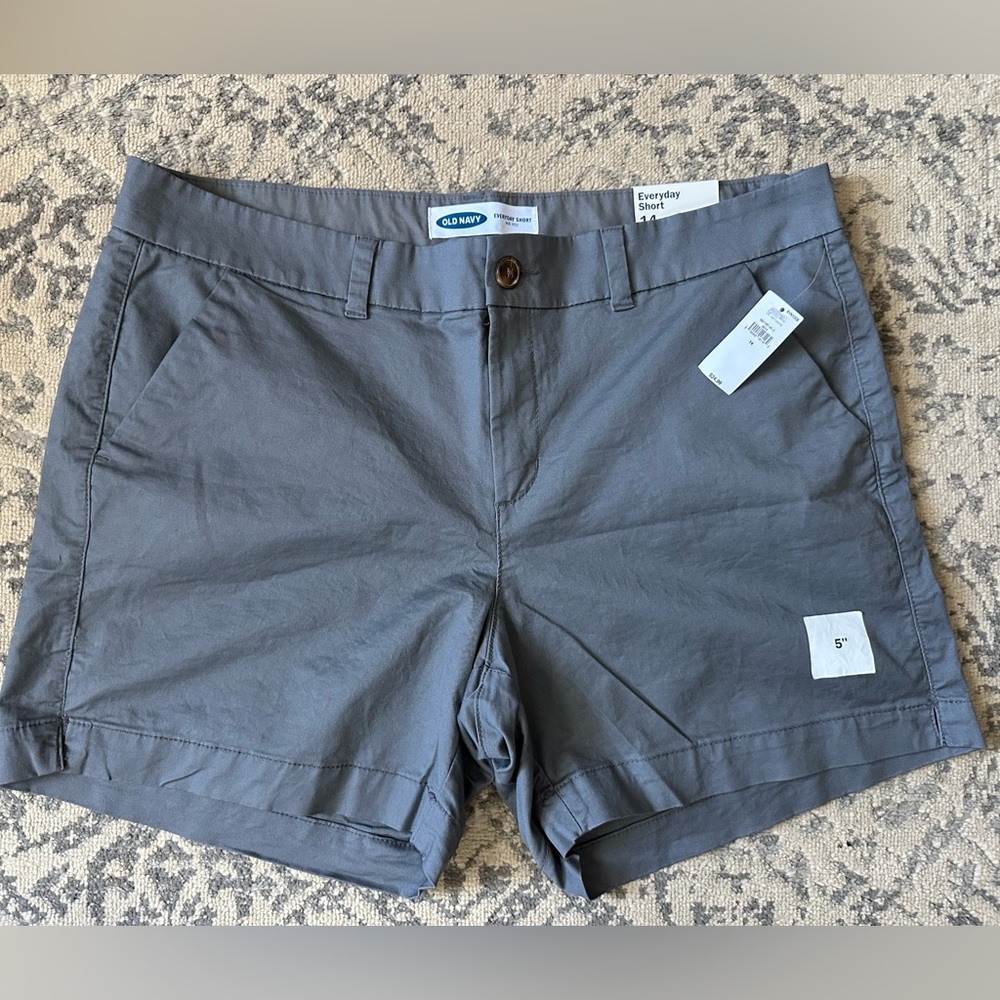 Women’s Old Navy Size 14 Mid Rise Gray 5” Shorts
